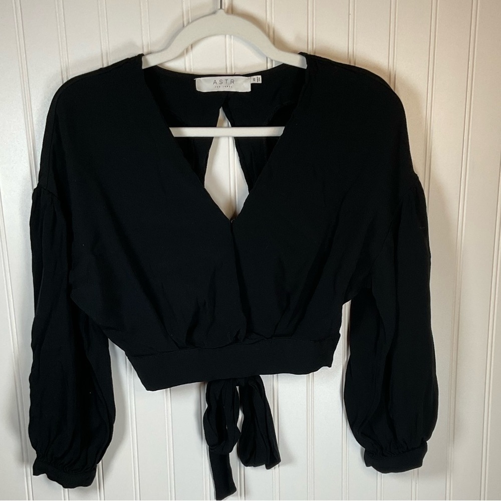 ASTR THE LABEL Long Sleeve Black Crop Top Tie Back